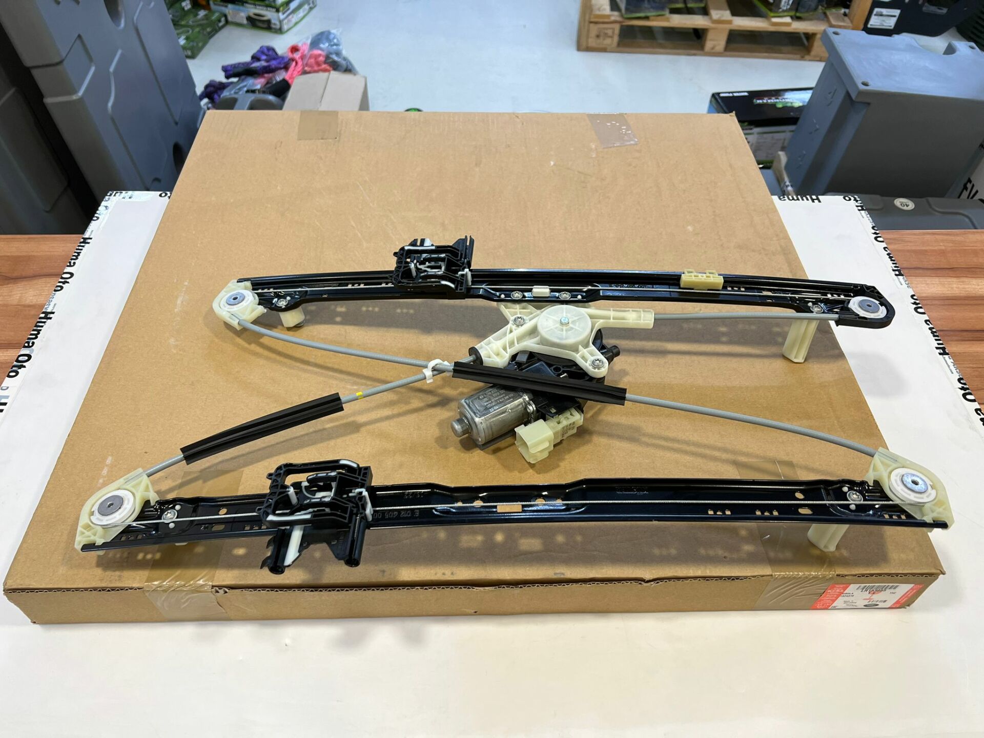 LR153955 Cam Krikosu Sağ Arka Range Rover Sport